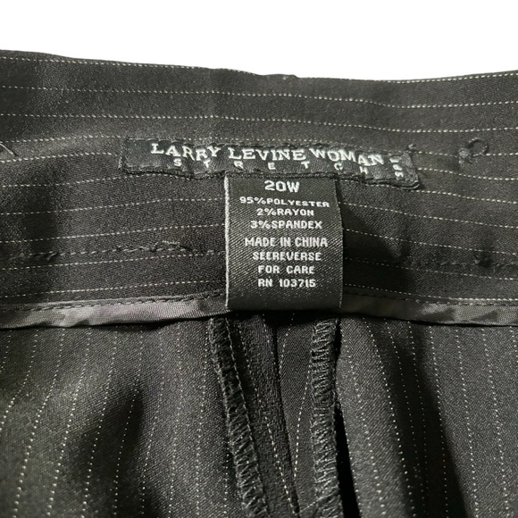 NWT Larry Levine Woman Stretch Pinstripe City Shorts Dress Up Going Out Size 20W - Picture 9 of 16